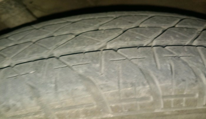 2011 Maruti Swift VDI, Diesel, Manual, 1,68,623 km, tyre