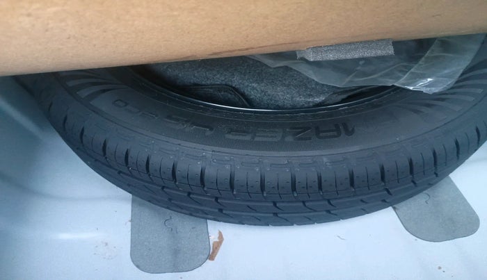 2024 Hyundai AURA SX 1.2 CNG, Petrol, Manual, 16,998 km, tyre