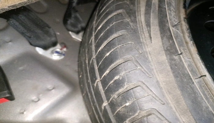 2015 Maruti Wagon R 1.0 VXI, Petrol, Manual, 47,574 km, tyre