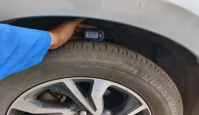 2022 Toyota Innova Crysta 2.4 VX 8 STR, Diesel, Manual, 66,379 km, tyre