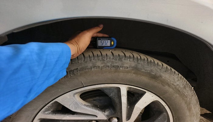 2022 Toyota Innova Crysta 2.4 VX 8 STR, Diesel, Manual, 66,379 km, tyre