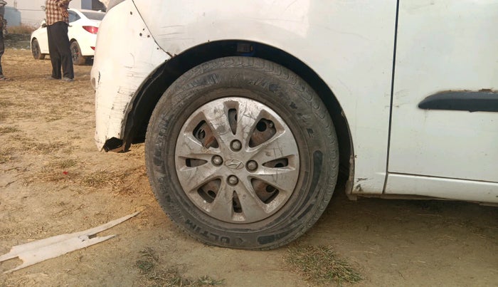 2011 Hyundai i10 MAGNA 1.1, Petrol, Manual, 1,00,000 km, tyre