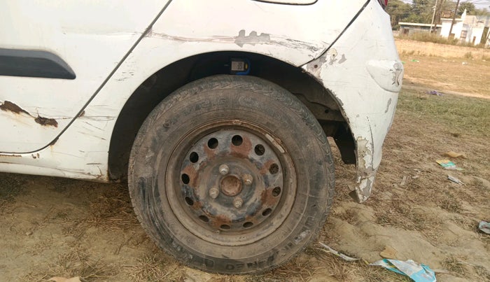 2011 Hyundai i10 MAGNA 1.1, Petrol, Manual, 1,00,000 km, tyre