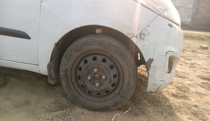 2011 Hyundai i10 MAGNA 1.1, Petrol, Manual, 1,00,000 km, tyre