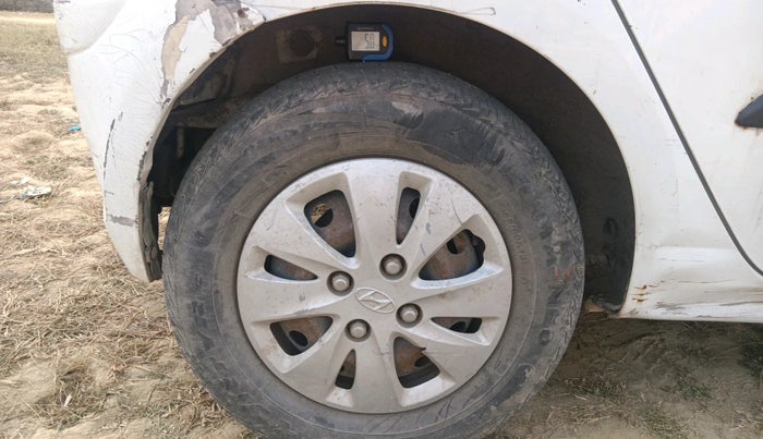 2011 Hyundai i10 MAGNA 1.1, Petrol, Manual, 1,00,000 km, tyre