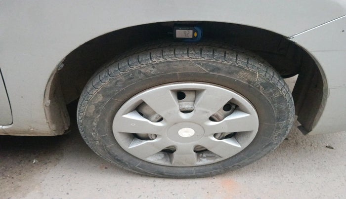 2014 Maruti Wagon R 1.0 LXI CNG, Petrol, Manual, 1,04,309 km, tyre