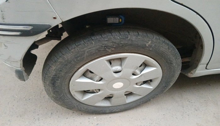 2014 Maruti Wagon R 1.0 LXI CNG, Petrol, Manual, 1,04,309 km, tyre