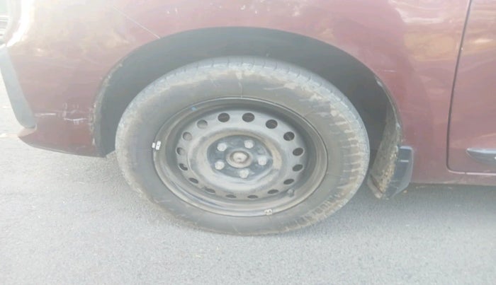 2019 Maruti Ertiga VXI SHVS, Petrol, Manual, 94,199 km, tyre