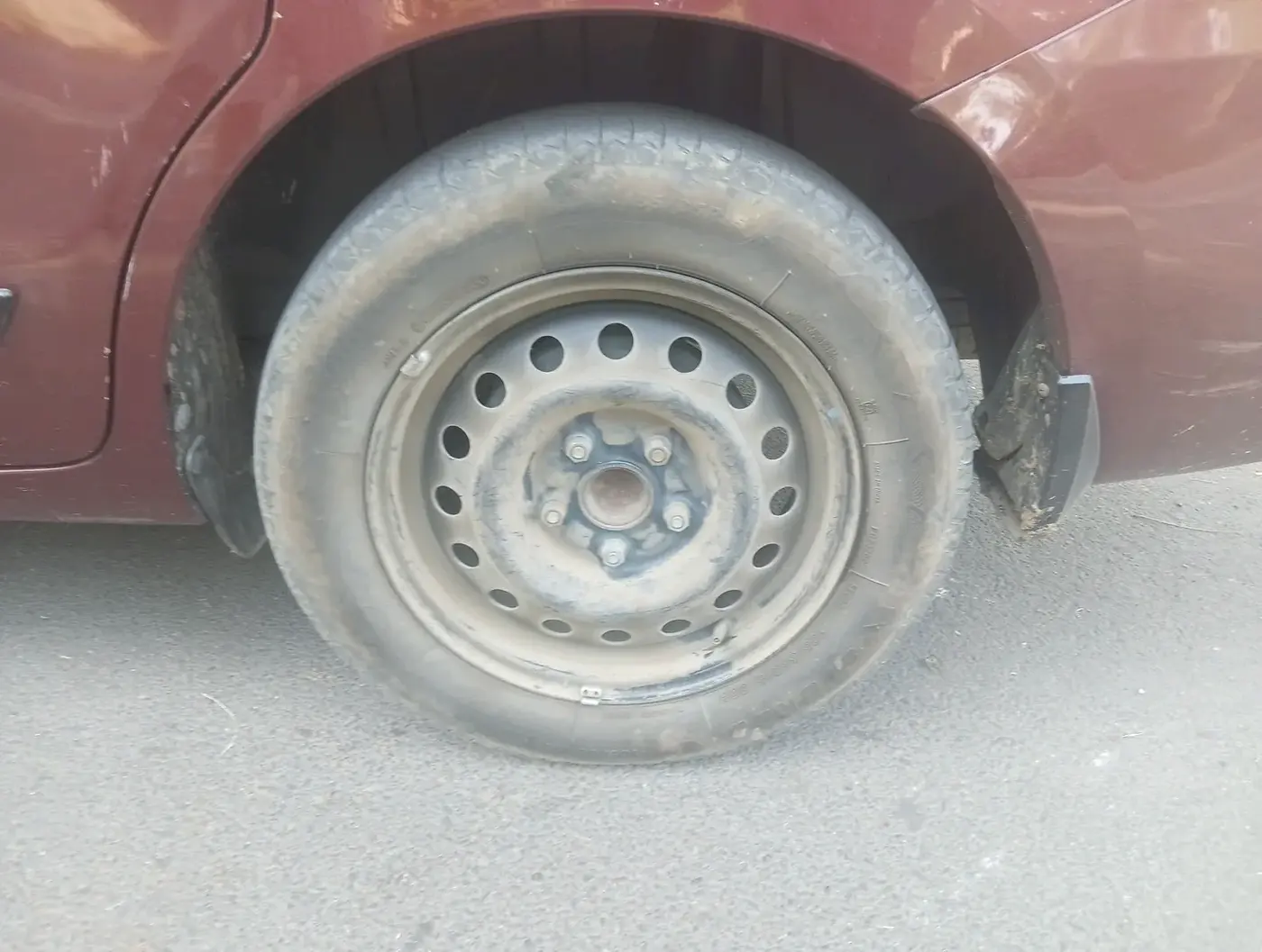 2019 Maruti Ertiga VXI SHVS, Petrol, Manual, 94,199 km, tyre