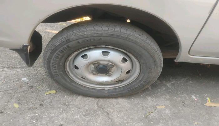 2019 Maruti Eeco 5 STR WITH A/C+HTR CNG, Petrol, Manual, 1,71,421 km, tyre