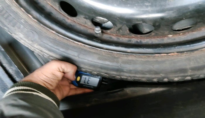 2011 Audi A6 2.8 FSI, Petrol, Automatic, 1,15,711 km, tyre