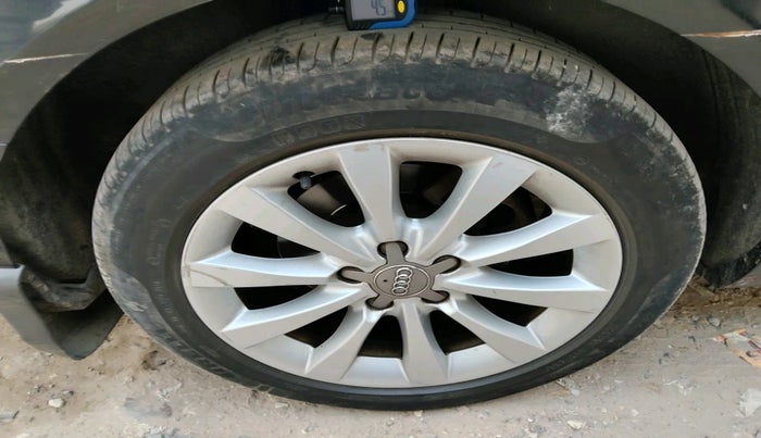 2011 Audi A6 2.8 FSI, Petrol, Automatic, 1,15,711 km, tyre