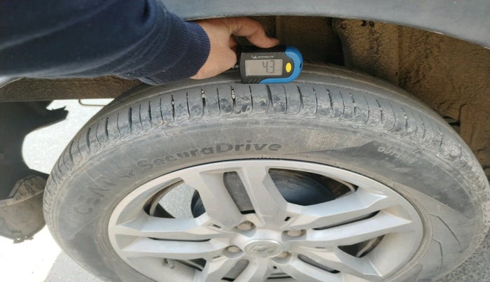 2022 Renault TRIBER RXZ AMT, Petrol, Automatic, 39,078 km, tyre