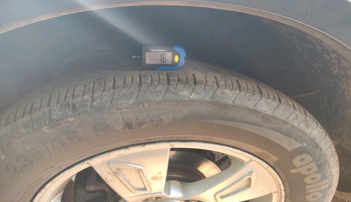 2011 Mahindra XUV500 W8, Diesel, Manual, 2,09,373 km, tyre