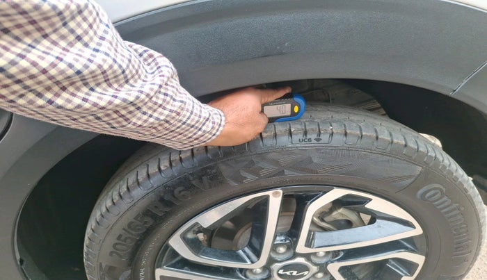 2022 KIA CARENS LUXURY PLUS 1.5 DIESEL AT 7 STR, Diesel, Automatic, 1,09,320 km, tyre