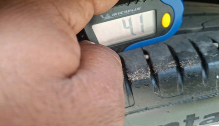 2022 KIA CARENS LUXURY PLUS 1.5 DIESEL AT 7 STR, Diesel, Automatic, 1,09,320 km, tyre