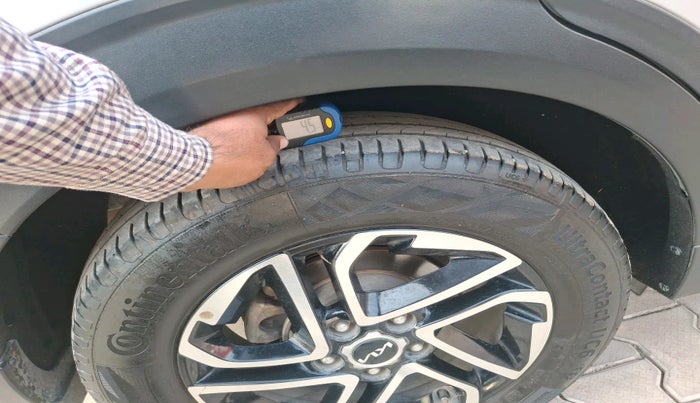 2022 KIA CARENS LUXURY PLUS 1.5 DIESEL AT 7 STR, Diesel, Automatic, 1,09,320 km, tyre