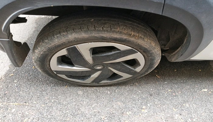 2022 Renault Kiger RXT 1.0 TURBO MT, Petrol, Manual, 53,594 km, tyre