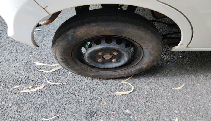 2016 Maruti Alto 800 LXI, Petrol, Manual, 2,48,160 km, tyre