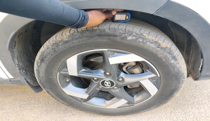 2020 Hyundai VENUE SX 1.5 CRDI, Diesel, Manual, 1,56,829 km, tyre