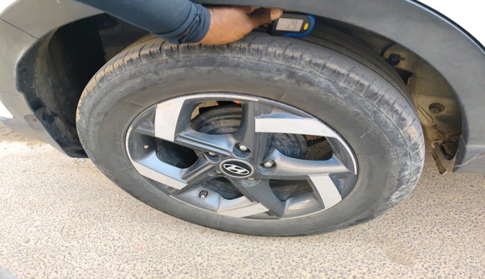 2020 Hyundai VENUE SX 1.5 CRDI, Diesel, Manual, 1,56,829 km, tyre