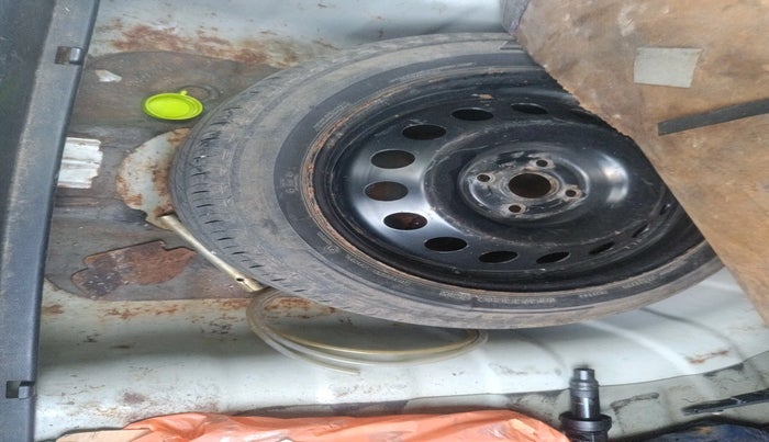 2016 Hyundai Verna FLUIDIC 4S 1.6 VTVT SX, Petrol, Manual, 1,02,680 km, tyre