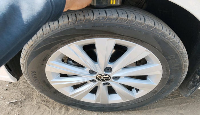 2022 Volkswagen VIRTUS HIGHLINE TSI 1.0 MT, Petrol, Manual, 18,016 km, tyre