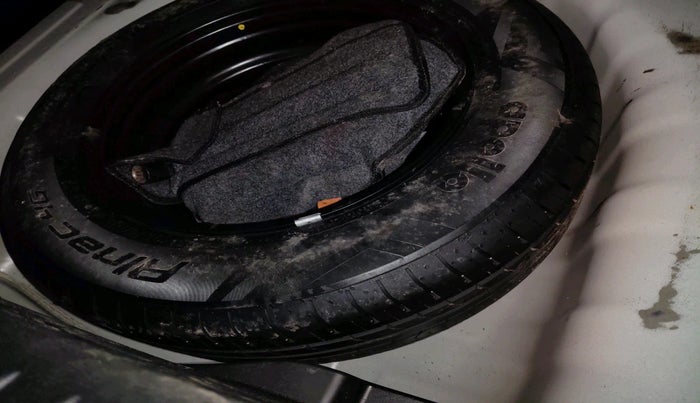 2021 Hyundai VENUE SX 1.5 CRDI, Diesel, Manual, 44,419 km, tyre