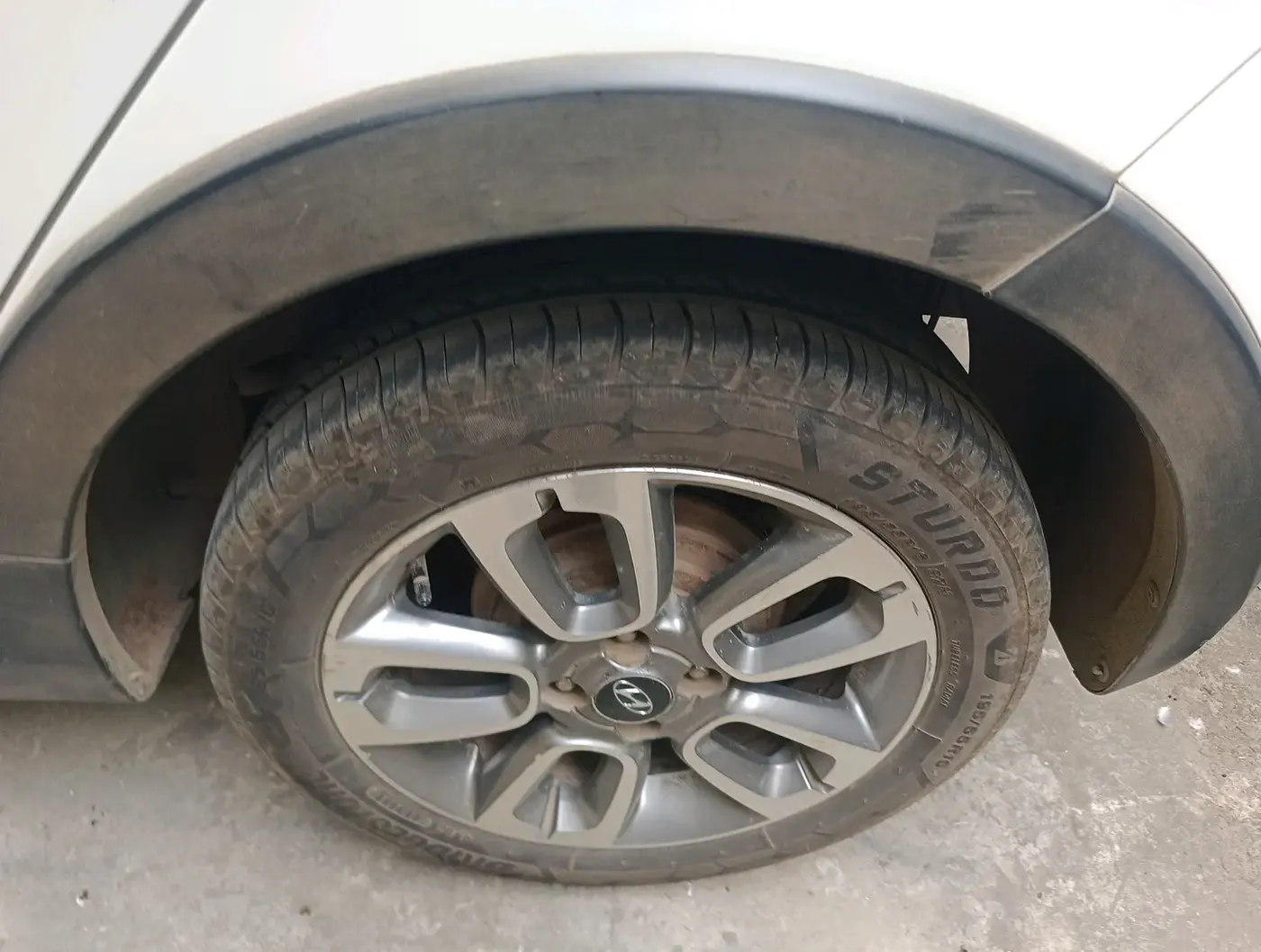 2015 Hyundai i20 Active 1.4 SX, Diesel, Manual, 1,80,159 km, tyre