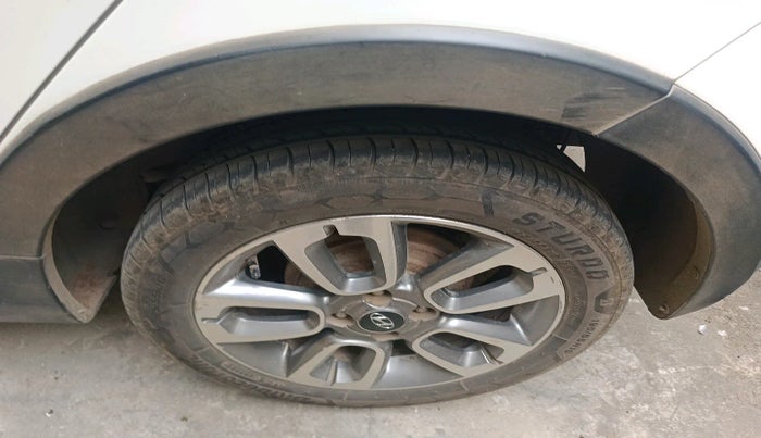 2015 Hyundai i20 Active 1.4 SX, Diesel, Manual, 1,80,159 km, tyre