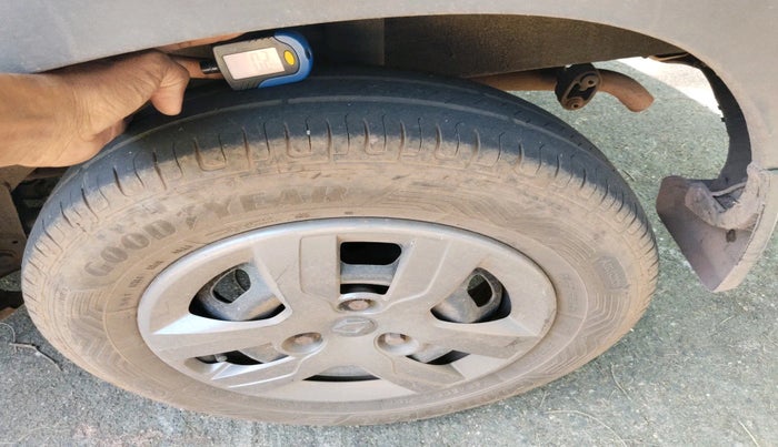 2016 Renault Kwid RXT 1.0, Petrol, Manual, 93,514 km, tyre