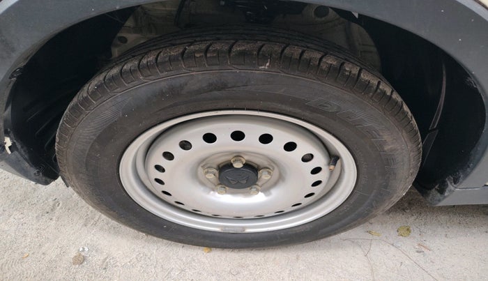 2023 Mahindra XUV300 W4 1.2 PETROL, Petrol, Manual, 6,116 km, tyre