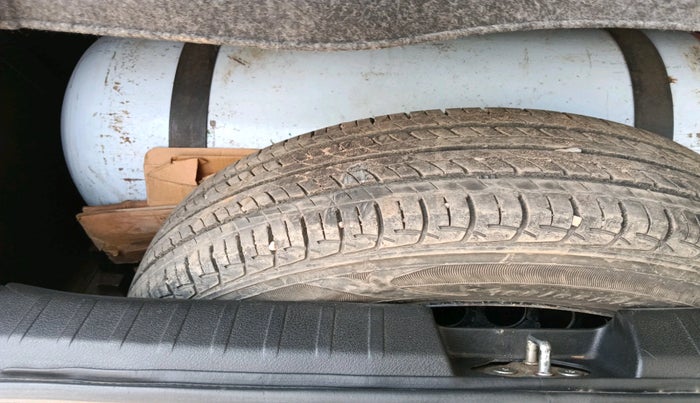 2016 Maruti Baleno ZETA PETROL 1.2, Petrol, Manual, 1,34,361 km, tyre