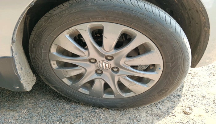 2016 Maruti Baleno ZETA PETROL 1.2, Petrol, Manual, 1,34,361 km, tyre