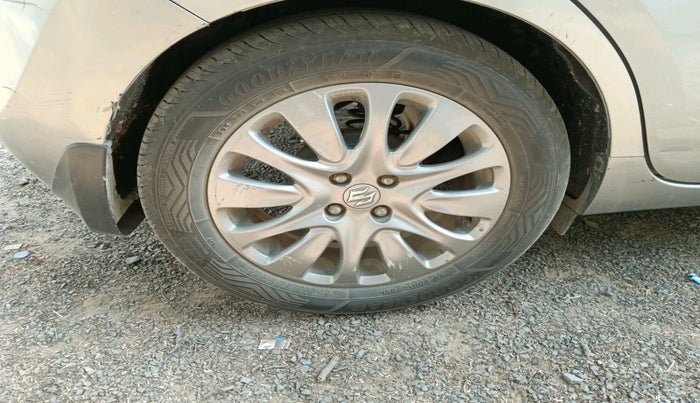 2016 Maruti Baleno ZETA PETROL 1.2, Petrol, Manual, 1,34,361 km, tyre