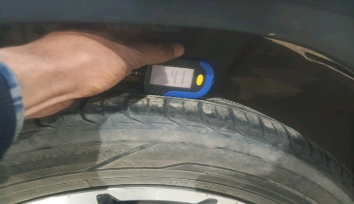 2015 Toyota Etios CROSS 1.2 G, Petrol, Manual, 70,902 km, tyre