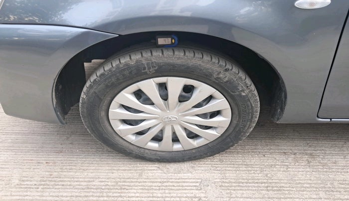 2014 Toyota Etios Liva G, Petrol, Manual, 31,910 km, tyre