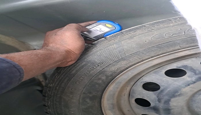 2014 Toyota Etios Liva G, Petrol, Manual, 31,910 km, tyre