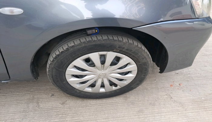2014 Toyota Etios Liva G, Petrol, Manual, 31,910 km, tyre