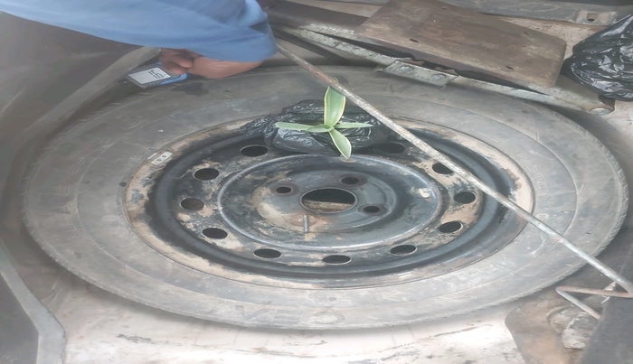 2011 Maruti Swift VDI, Diesel, Manual, 2,00,540 km, tyre