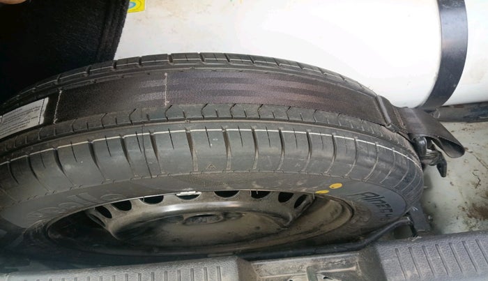 2023 Maruti Baleno DELTA CNG 1.2L, Petrol, Manual, 22,779 km, tyre