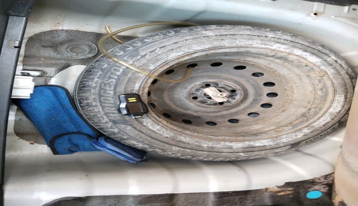 2013 Hyundai Verna FLUIDIC 1.6 VTVT EX, Petrol, Manual, 53,457 km, tyre