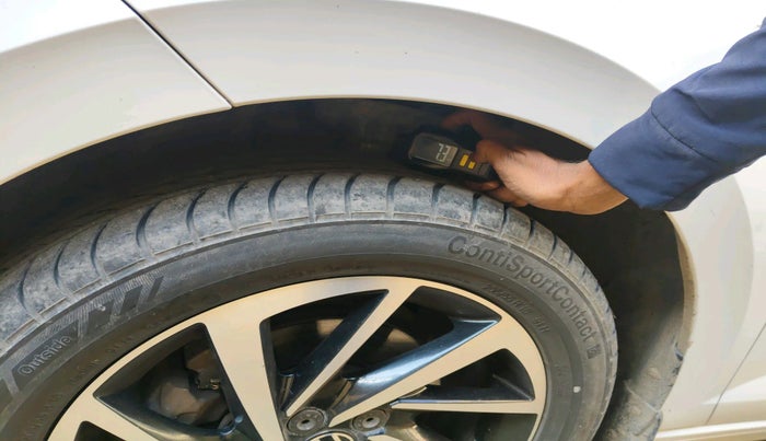 2022 Volkswagen VIRTUS TOPLINE TSI 1.0 AT, Petrol, Automatic, 68,397 km, tyre