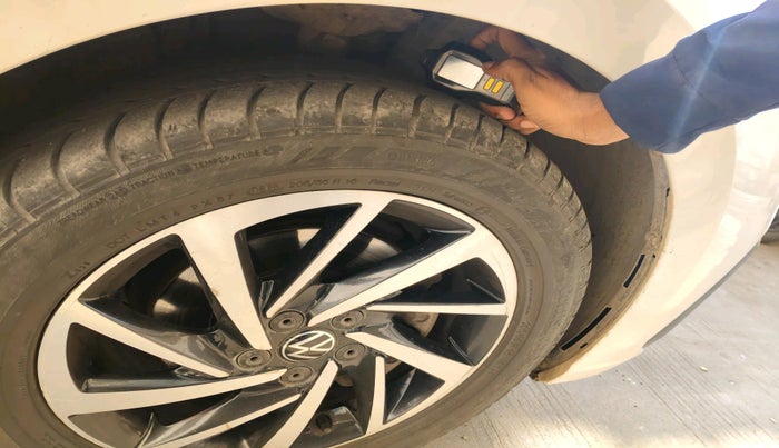 2022 Volkswagen VIRTUS TOPLINE TSI 1.0 AT, Petrol, Automatic, 68,397 km, tyre