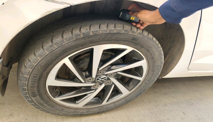 2022 Volkswagen VIRTUS TOPLINE TSI 1.0 AT, Petrol, Automatic, 68,397 km, tyre