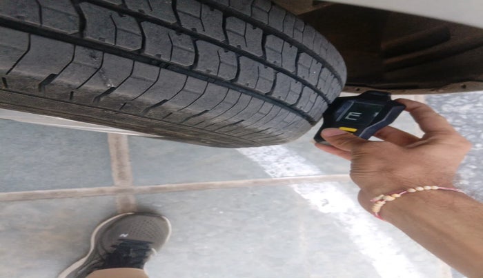 2013 Maruti Swift Dzire VDI, Diesel, Manual, 1,27,667 km, tyre