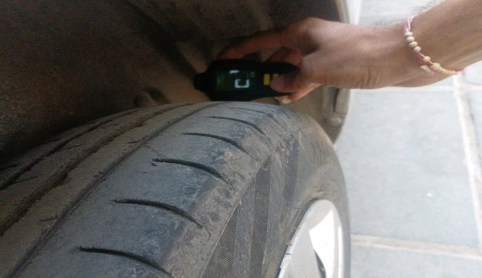 2013 Maruti Swift Dzire VDI, Diesel, Manual, 1,27,667 km, tyre