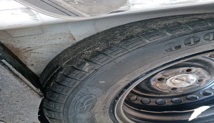 2014 Honda Amaze 1.2L I-VTEC VX, Petrol, Manual, 1,34,041 km, tyre