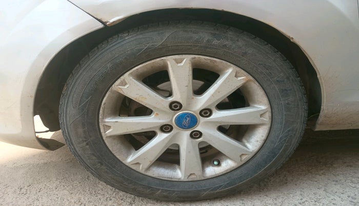 2013 Ford Fiesta TITANIUM DIESEL, Diesel, Manual, 1,64,561 km, tyre