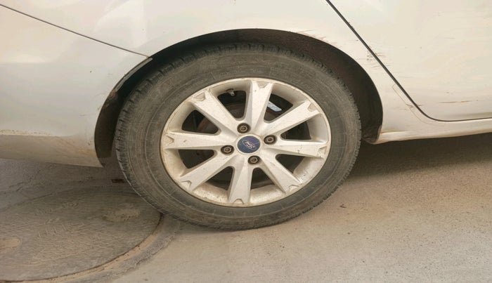 2013 Ford Fiesta TITANIUM DIESEL, Diesel, Manual, 1,64,561 km, tyre